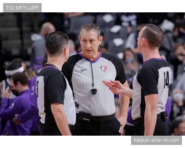 联盟裁判选拔机制完善 但生理极限导致视角盲区难避免 联盟裁判选拔机制完善 但生理极限导致视角盲区难避免