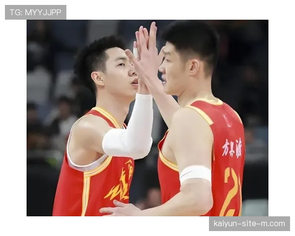 中国男篮前场篮板争抢 内线优势逐步体现